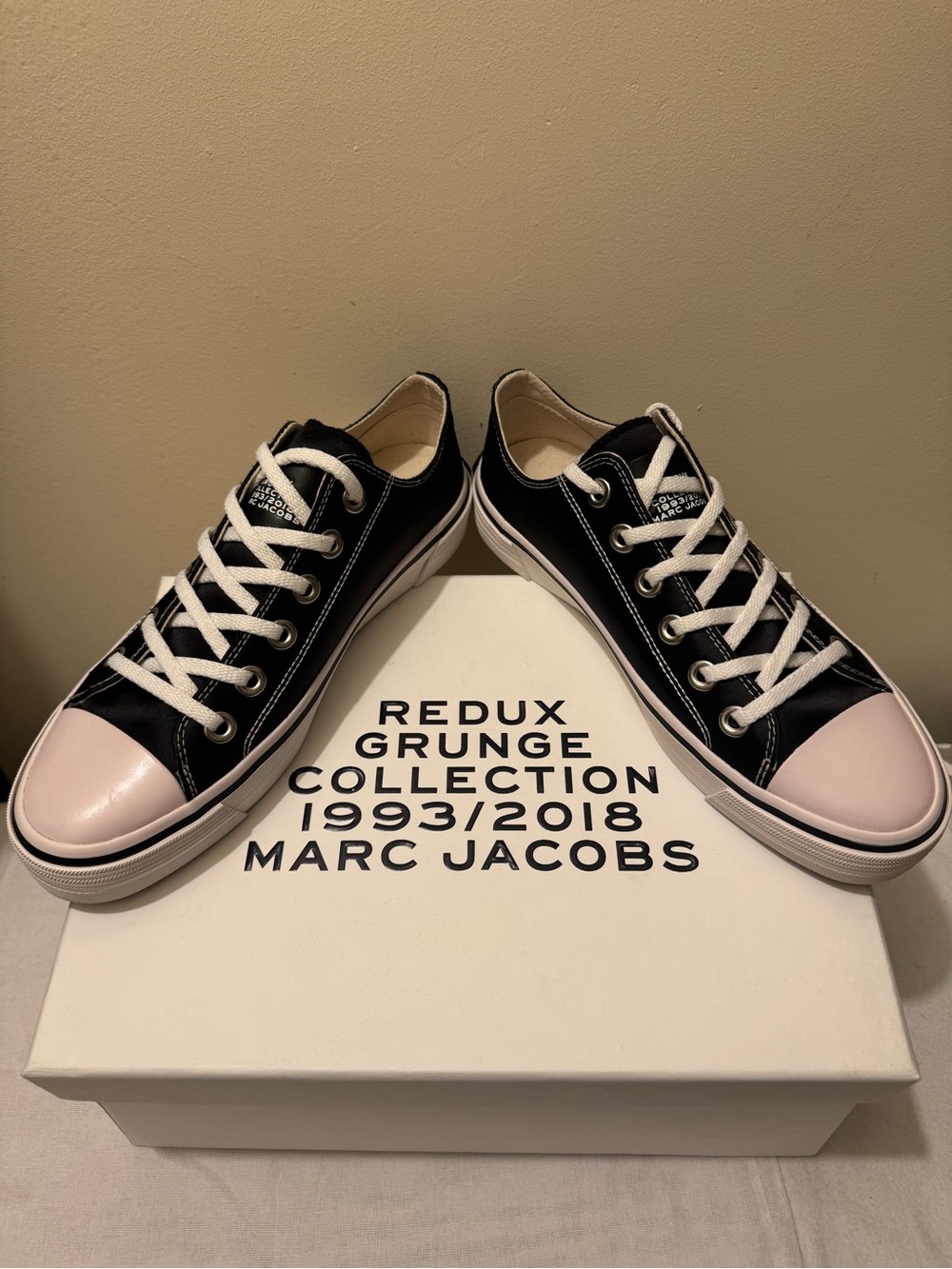 Marc Jacobs Redux Grunge 1993/2018 Satin Low Top Sneakers NIB Black 38/8